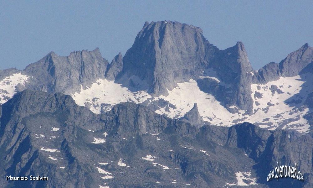 26 Zoom sul Pizzo Badile.JPG